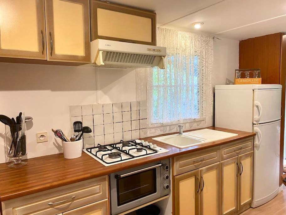 Mobilhome A La Campagne Ferienhaus *